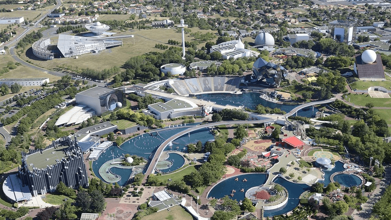 Robot ilo en environnement éducatif — Campus Numeria, Futuroscope